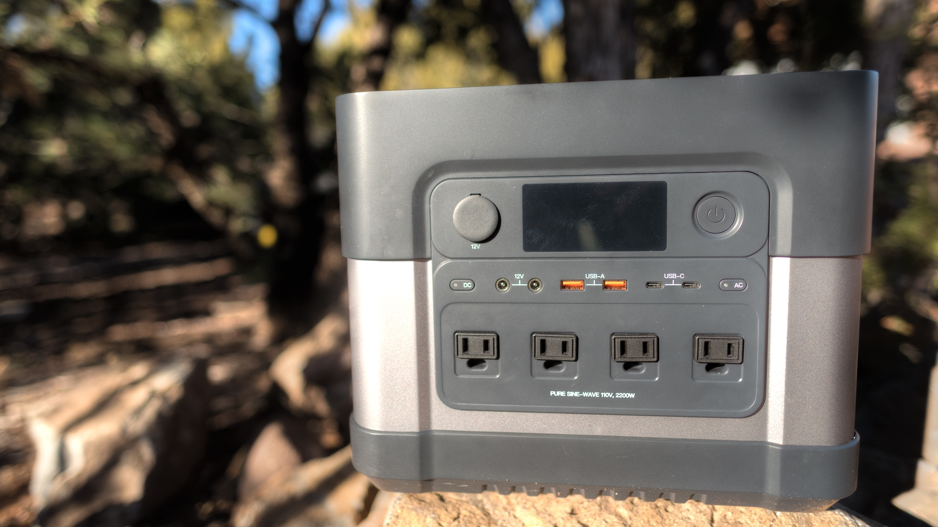 WATERPROOF 1000w Solar Generator! MONTEK X1000 Review